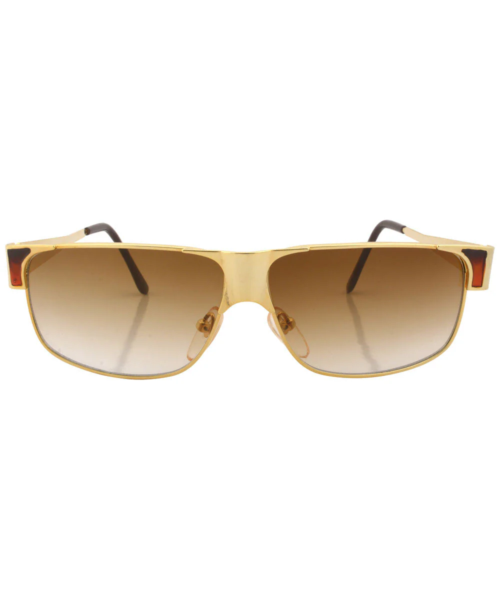 Cosmopolitan Flare Fashion Eyewear for Effortless City Style